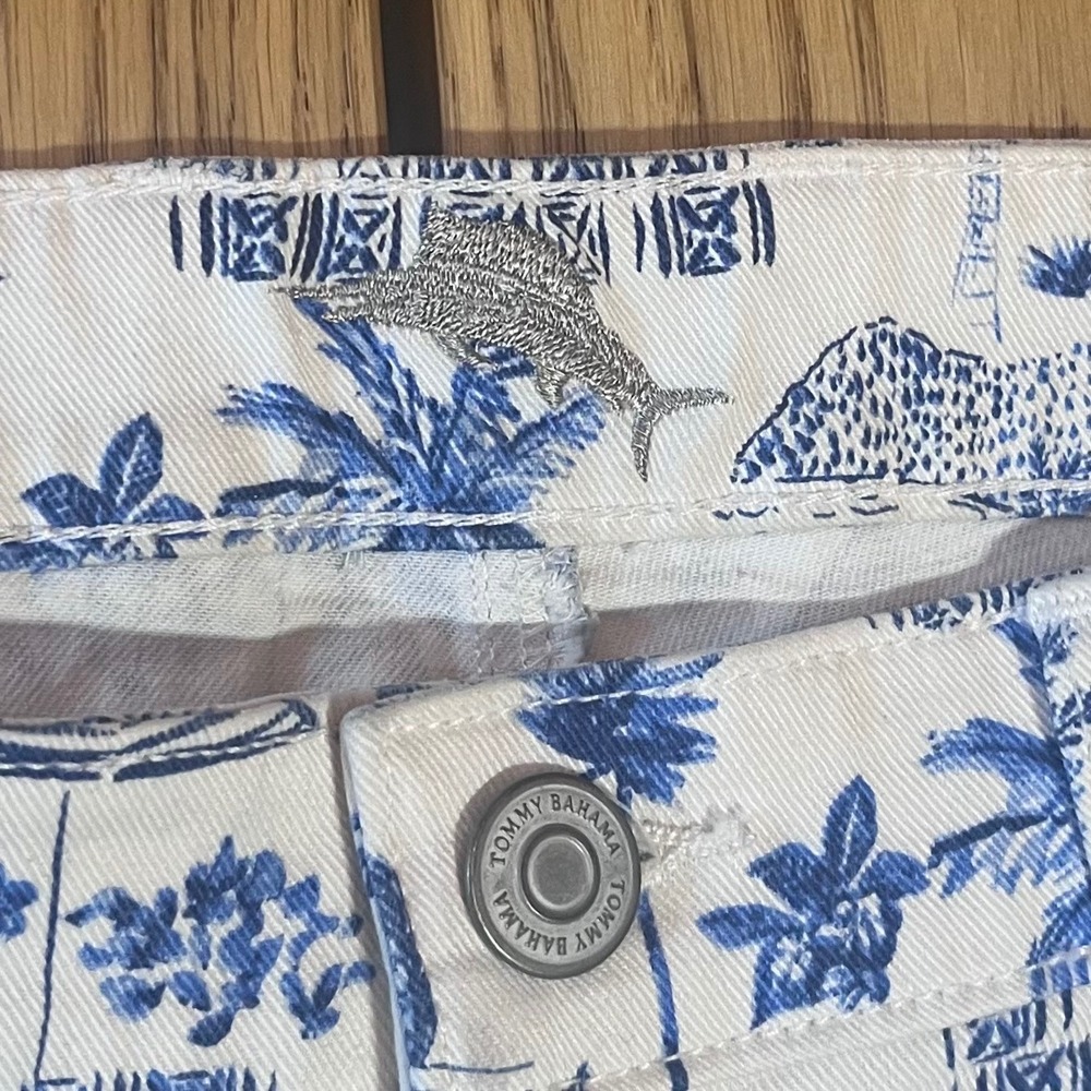 Tommy Bahama Beach Hut Print Jeans Womens 30x24 Blue White Coastal Toile - Picture 3 of 8